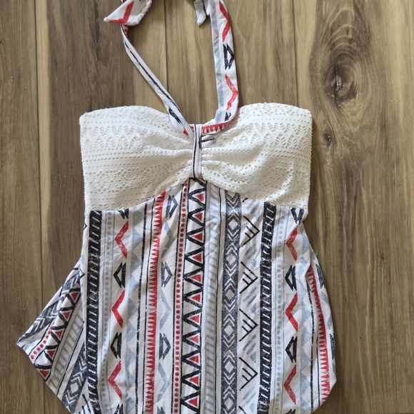 Patterned Halter Neck Top - Picture 2 of 7